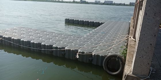 Dễ cài đặt Pe nổi Pontoon bền với bề mặt không trượt