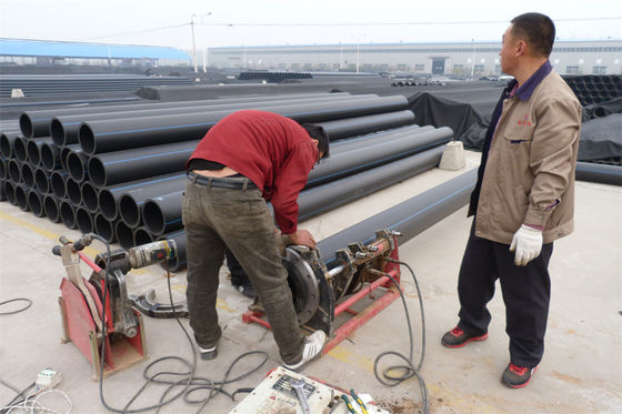 Đường ống HDPE màu trắng với sọc xanh cho các dự án đào